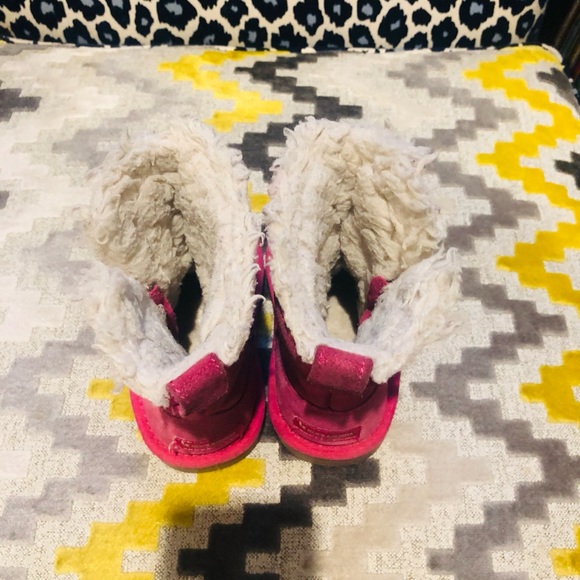 Hot Pink Fur Boots
Kookaburra Ugg
7
Girls - Picture 3 of 7